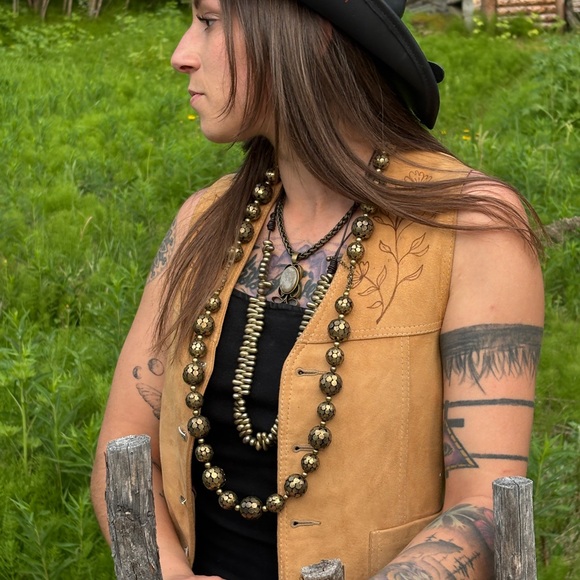 Tan Suede Vest with burn etched flower Details Sz XS - Picture 4 of 7